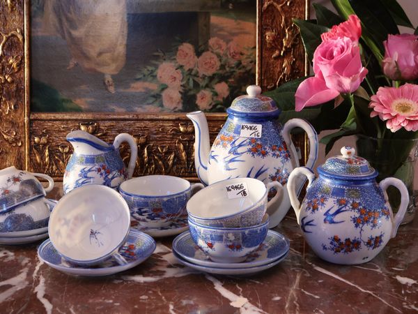 Due servizi da tè in porcellana guscio d'uovo  - Asta Dimore fiorentine - Associazione Nazionale - Case d'Asta italiane