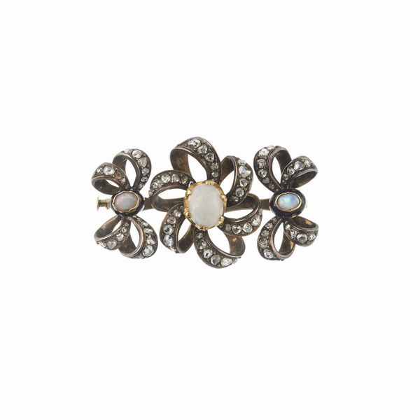 SPILLA CON OPALI E DIAMANTI  - Asta Gioielli  - Associazione Nazionale - Case d'Asta italiane