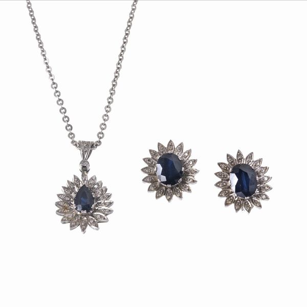 UNOAERRE DEMI PARURE FLOREALE CON ZAFFIRI E DIAMANTI  - Asta Gioielli  - Associazione Nazionale - Case d'Asta italiane