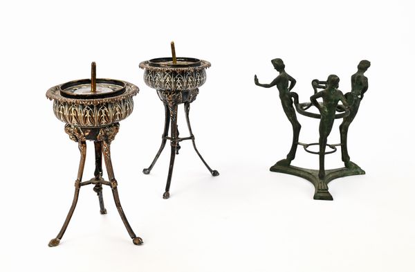 Athénienne in bronzo con figure di fauno e coppia di tripodi reggicero  - Asta Collezioni Private - Mobili, Oggetti d'Arte e Dipinti Antichi e del XIX Secolo - Associazione Nazionale - Case d'Asta italiane