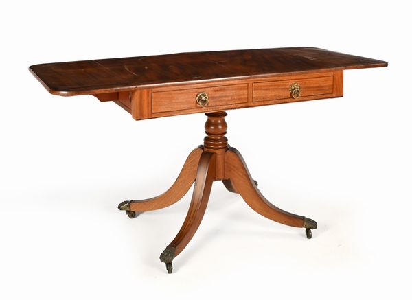 Breakfast table in mogano, Inghilterra, XIX secolo  - Asta Collezioni Private - Mobili, Oggetti d'Arte e Dipinti Antichi e del XIX Secolo - Associazione Nazionale - Case d'Asta italiane