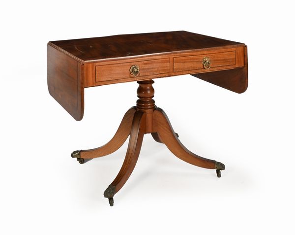 Breakfast table in mogano, Inghilterra, XIX secolo  - Asta Collezioni Private - Mobili, Oggetti d'Arte e Dipinti Antichi e del XIX Secolo - Associazione Nazionale - Case d'Asta italiane