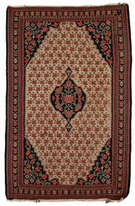 Tappeto Kilim Bessarabia, inizio XX secolo  - Asta Collezioni Private - Mobili, Oggetti d'Arte e Dipinti Antichi e del XIX Secolo - Associazione Nazionale - Case d'Asta italiane