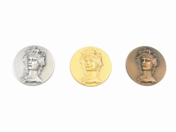 Pietro Annigoni : Tre medaglie in oro, argento e bronzo  - Asta I gioielli di Rosa Segreto Annigoni - Associazione Nazionale - Case d'Asta italiane