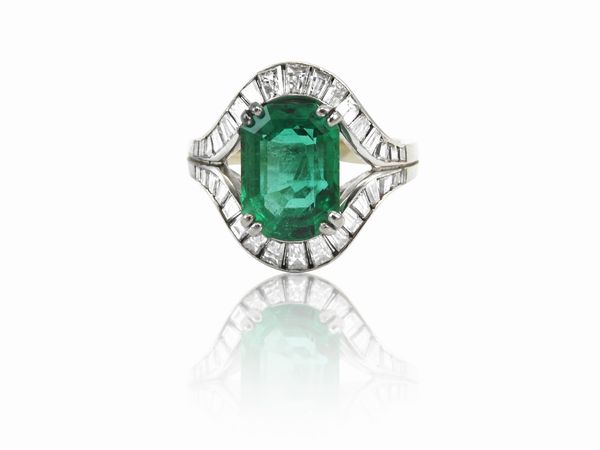 Anello in oro bianco con smeraldo e diamanti  - Asta I gioielli di Rosa Segreto Annigoni - Associazione Nazionale - Case d'Asta italiane
