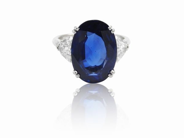 Rajola, Anello in platino con zaffiro e diamanti  - Asta I gioielli di Rosa Segreto Annigoni - Associazione Nazionale - Case d'Asta italiane