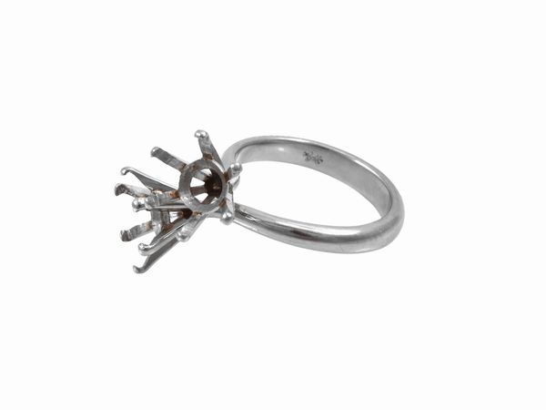 Montatura in platino per anello contrariè, Torrini Firenze  - Asta I gioielli di Rosa Segreto Annigoni - Associazione Nazionale - Case d'Asta italiane
