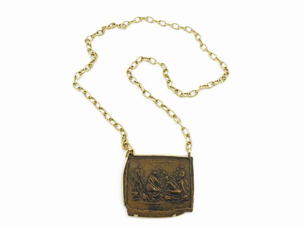 Pietro Annigoni : Placchetta a bassorilievo in bronzo, montata in oro giallo, 1973  - Asta I gioielli di Rosa Segreto Annigoni - Associazione Nazionale - Case d'Asta italiane