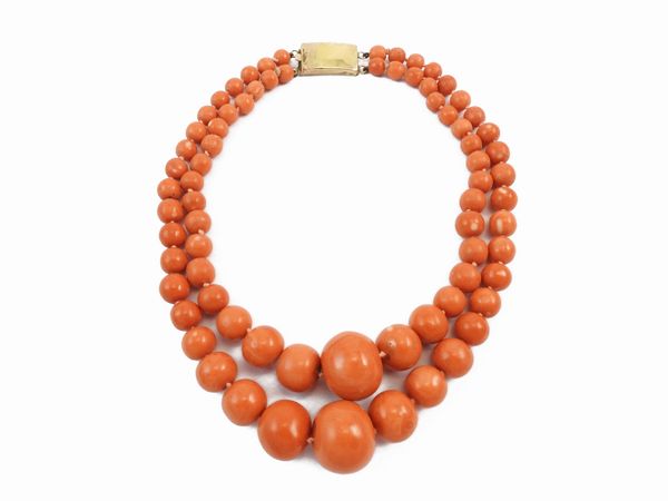 Collana degradè a due fili in corallo arancio  - Asta I gioielli di Rosa Segreto Annigoni - Associazione Nazionale - Case d'Asta italiane