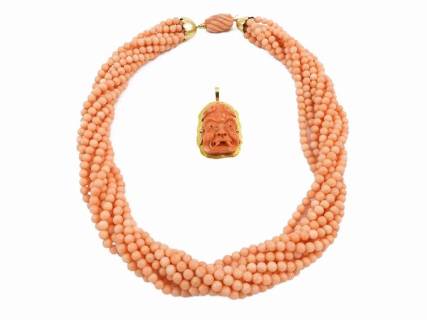 Collana multifilo in corallo rosa  - Asta I gioielli di Rosa Segreto Annigoni - Associazione Nazionale - Case d'Asta italiane