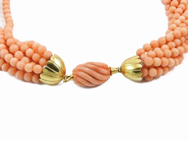 Collana multifilo in corallo rosa  - Asta I gioielli di Rosa Segreto Annigoni - Associazione Nazionale - Case d'Asta italiane