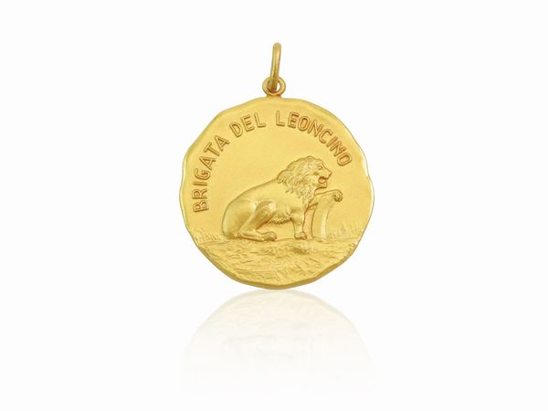 Medaglia  in oro giallo Brigata del Leoncino a Pietro Annigoni, 1976  - Asta I gioielli di Rosa Segreto Annigoni - Associazione Nazionale - Case d'Asta italiane