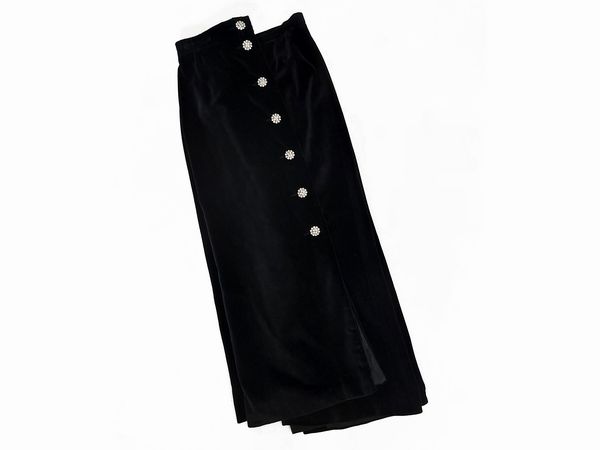 Due gonne midi in velluto liscio nero  - Asta Vintagemania - Associazione Nazionale - Case d'Asta italiane