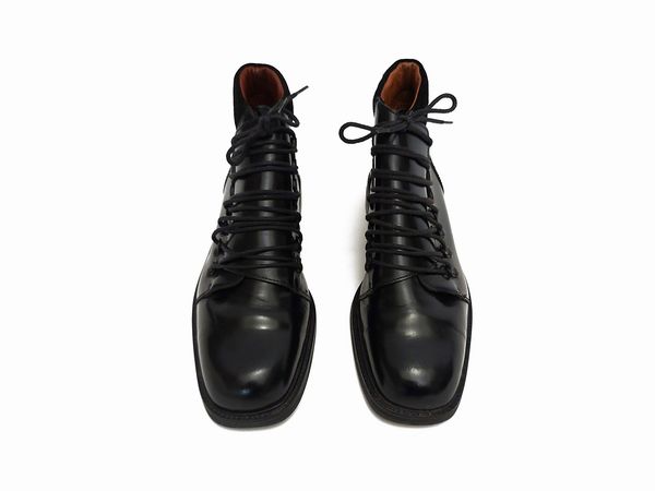 Gucci - Scarponcini stringati in vitello spazzolato nero  - Asta Vintagemania - Associazione Nazionale - Case d'Asta italiane