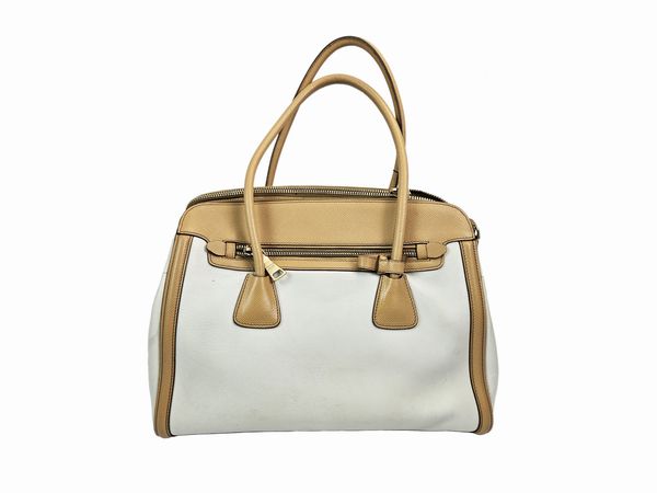 Prada - Borsa a spalla in pelle color panna e nocciola  - Asta Vintagemania - Associazione Nazionale - Case d'Asta italiane