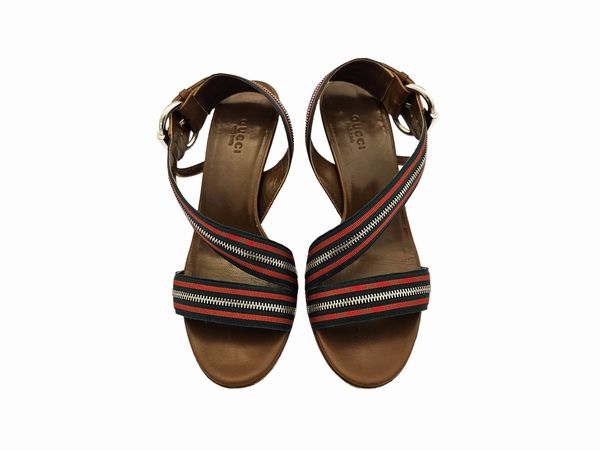 Gucci - Sandali in pelle marrone e tela  - Asta Vintagemania - Associazione Nazionale - Case d'Asta italiane