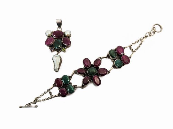 Bracciale e pendente in argento 925 con radici di rubino e smeraldo  - Asta Vintagemania - Associazione Nazionale - Case d'Asta italiane