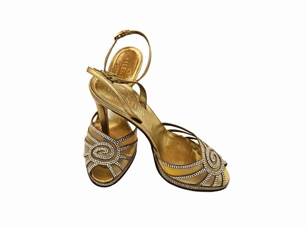 Valentino - Sandali in pelle e rete color oro con strass  - Asta Vintagemania - Associazione Nazionale - Case d'Asta italiane