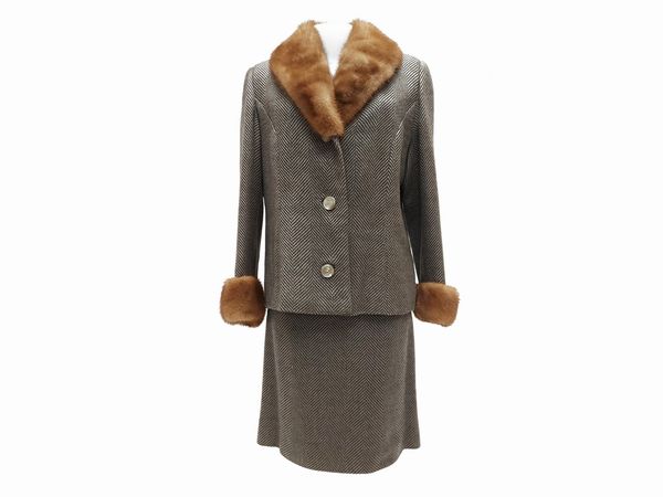 Tailleur in lana spigato con collo e polsi in visone  - Asta Vintagemania - Associazione Nazionale - Case d'Asta italiane