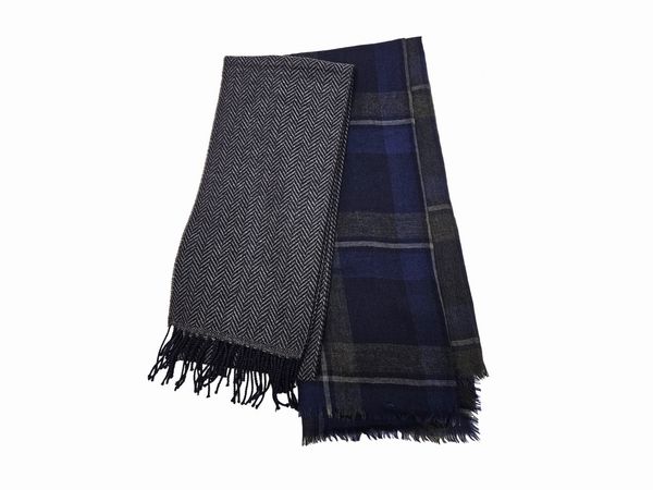 Salvatore Ferragamo - Due sciarpe in seta e cashmere  - Asta Vintagemania - Associazione Nazionale - Case d'Asta italiane