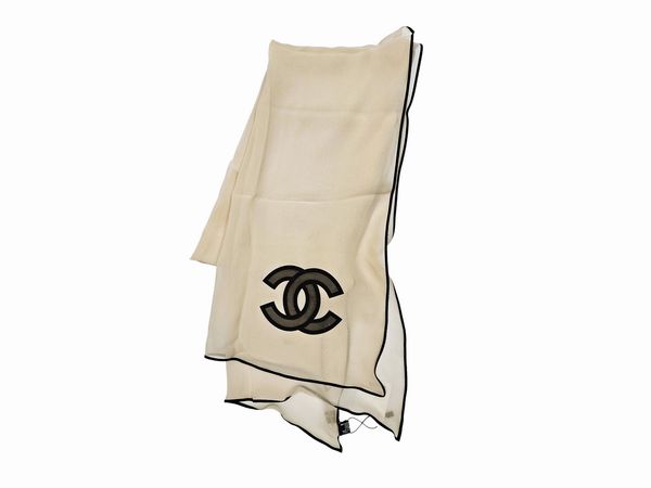 Chanel - Stola in mussola di seta ecru  - Asta Vintagemania - Associazione Nazionale - Case d'Asta italiane