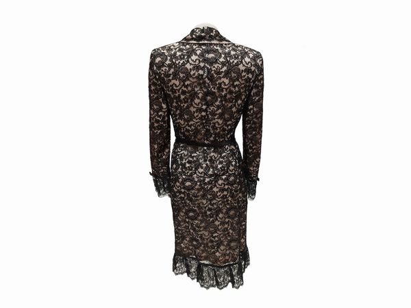 Escada Couture - Tailleur in pizzo nero su fondo in seta color cipria  - Asta Vintagemania - Associazione Nazionale - Case d'Asta italiane