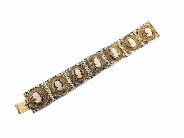 Bracciale a placche in filigrana con cammei  - Asta Vintagemania - Associazione Nazionale - Case d'Asta italiane