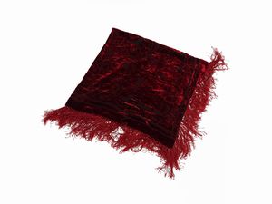 Foulard in seta devoré bordeaux su fondo nero  - Asta Vintagemania - Associazione Nazionale - Case d'Asta italiane