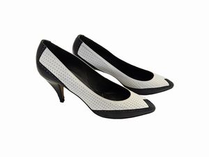 Prada - Decollet� in pelle bicolore bianco e blu  - Asta Vintagemania - Associazione Nazionale - Case d'Asta italiane