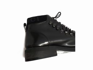 Gucci - Scarponcini stringati in vitello spazzolato nero  - Asta Vintagemania - Associazione Nazionale - Case d'Asta italiane