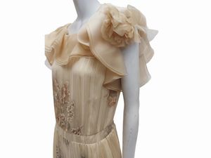 Abito sartoriale lungo in voile di seta plissé  - Asta Vintagemania - Associazione Nazionale - Case d'Asta italiane
