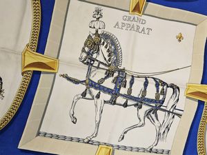 Hermès - Foulard in seta Grand Apparat by Hacques Eudel  - Asta Vintagemania - Associazione Nazionale - Case d'Asta italiane