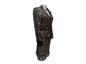 Escada Couture - Tailleur in pizzo nero su fondo in seta color cipria  - Asta Vintagemania - Associazione Nazionale - Case d'Asta italiane