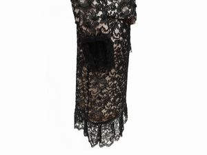 Escada Couture - Tailleur in pizzo nero su fondo in seta color cipria  - Asta Vintagemania - Associazione Nazionale - Case d'Asta italiane