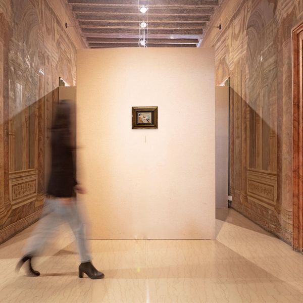 Pietro Scoppetta : Giovane donna in un interno con un gatto  - Asta Dipinti del XIX e XX secolo - Associazione Nazionale - Case d'Asta italiane