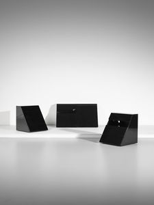 MANIFATTURA ITALIANA - Quattro cassettiere a profilo trapezoidale