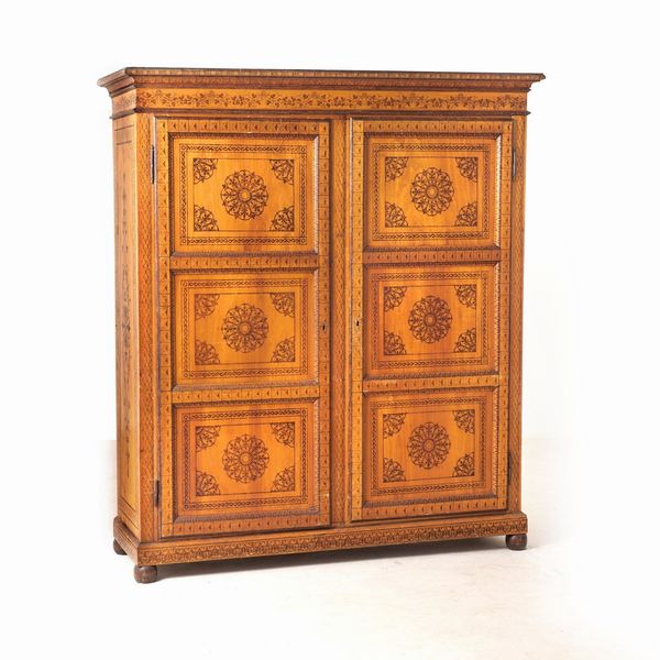 Armadio a due ante in legno. XIX secolo  - Asta Antiquariato - Associazione Nazionale - Case d'Asta italiane