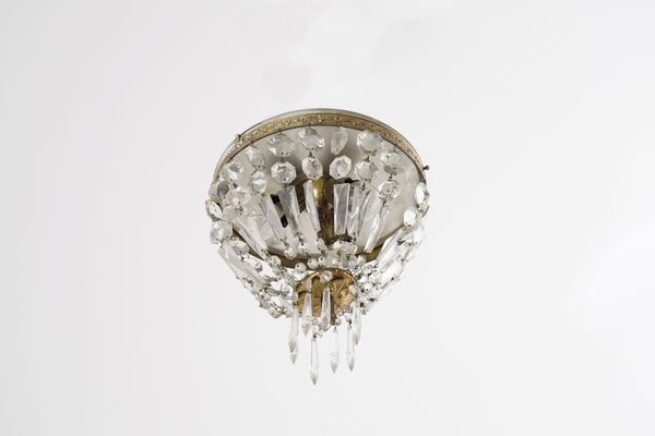 Due lampadari in metallo dorato e cristalli  - Asta Antiquariato - Associazione Nazionale - Case d'Asta italiane