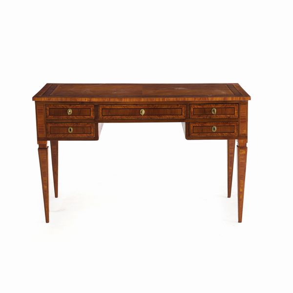 Scrittoio da centro. Lombardia, fine XVIII secolo  - Asta Antiquariato - Associazione Nazionale - Case d'Asta italiane