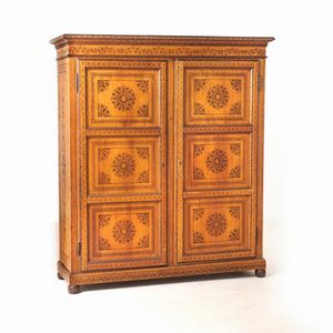 Armadio a due ante in legno. XIX secolo  - Asta Antiquariato - Associazione Nazionale - Case d'Asta italiane
