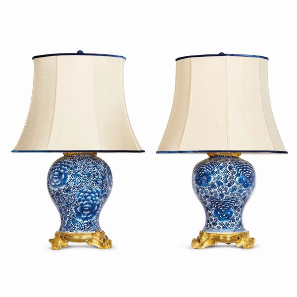 COPPIA DI VASI, CINA, SECOLO XX  - Asta INTERNATIONAL FINE ART - Associazione Nazionale - Case d'Asta italiane