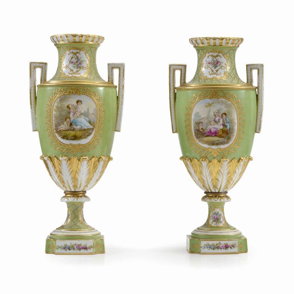 COPPIA DI VASI, S&Egrave;VRES, FRANCIA, SECOLO XIX  - Asta INTERNATIONAL FINE ART - Associazione Nazionale - Case d'Asta italiane