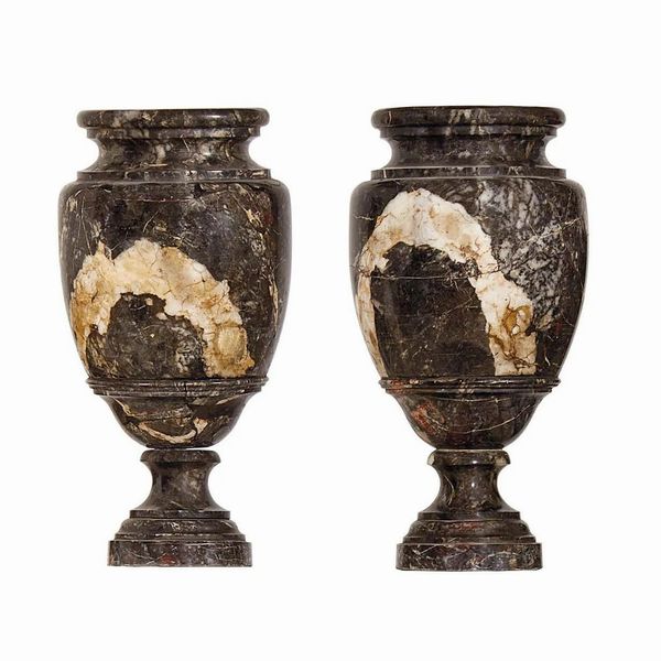 COPPIA DI VASI DECORATIVI, ROMA, PERIODO NEOCLASSICO  - Asta INTERNATIONAL FINE ART - Associazione Nazionale - Case d'Asta italiane