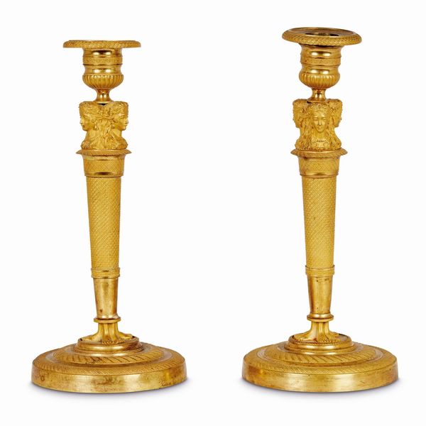 COPPIA DI CANDELIERI, FRANCIA, INIZIO SECOLO XVIII  - Asta INTERNATIONAL FINE ART - Associazione Nazionale - Case d'Asta italiane