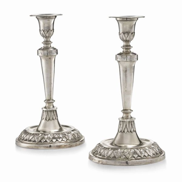 COPPIA DI CANDELIERI, FIRENZE, 1840 CIRCA, ARGENTIERE BOTTEGA GUADAGNI  - Asta Argenti italiani ed europei - Associazione Nazionale - Case d'Asta italiane