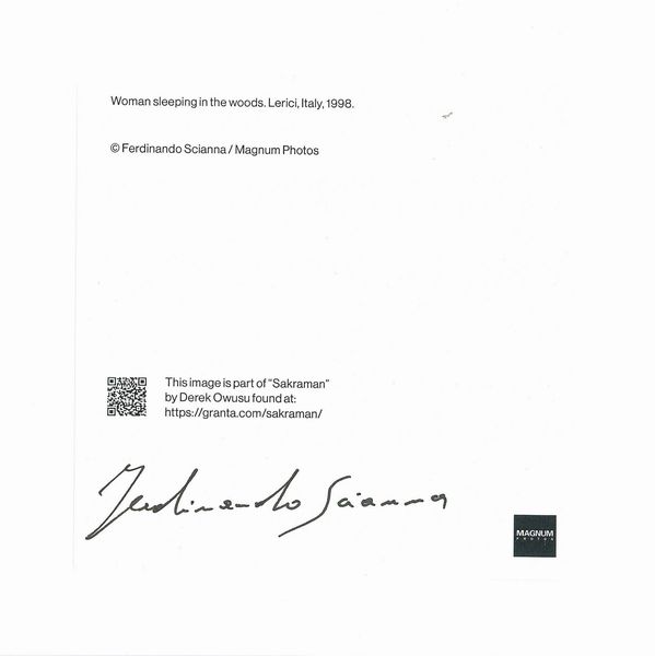 Ferdinando Scianna : Woman sleeping in the woods. Lerici, Italy  - Asta Fotografia - Associazione Nazionale - Case d'Asta italiane