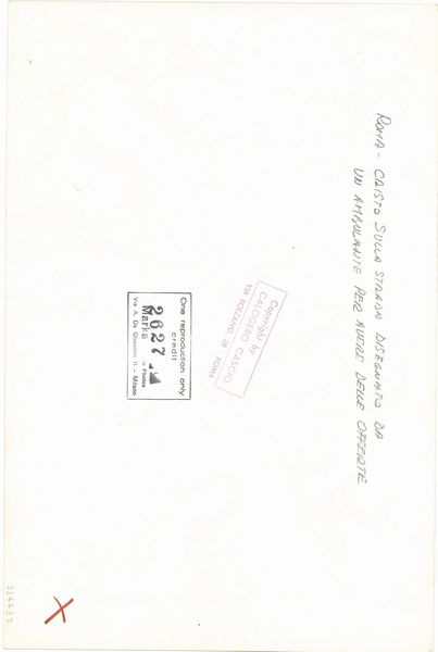 Calogero Cascio : Roma - Cristo sulla strada disegnato da un ambulante  - Asta Fotografia - Associazione Nazionale - Case d'Asta italiane