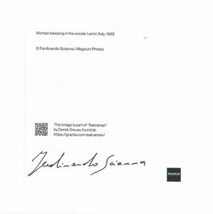 Ferdinando Scianna : Woman sleeping in the woods. Lerici, Italy  - Asta Fotografia - Associazione Nazionale - Case d'Asta italiane