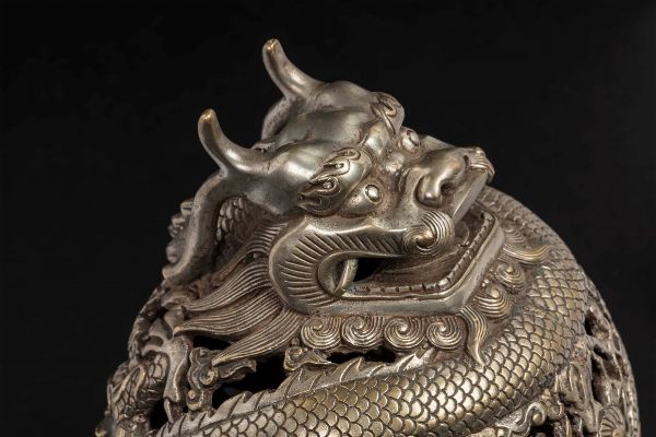 Incensiere a guisa di drago in argento, Cina, Dinastia Qing, XIX secolo  - Asta Chinese Works of Art - Associazione Nazionale - Case d'Asta italiane