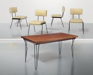 Set di quattro sedie e tavolo struttura in metallo laccato, piano in legno e rivestimento in tessuto.  - Asta Design - Associazione Nazionale - Case d'Asta italiane